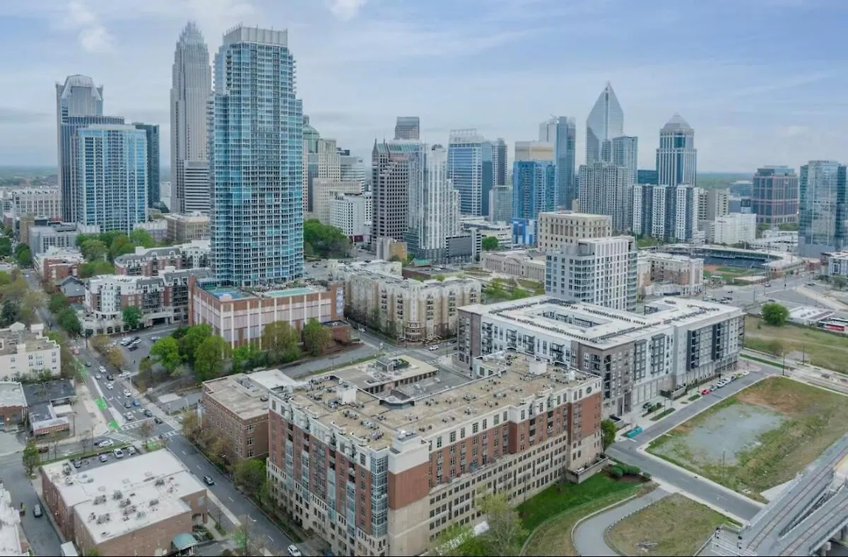 Enjoy Spacious Uptown 4 Br 夏洛特