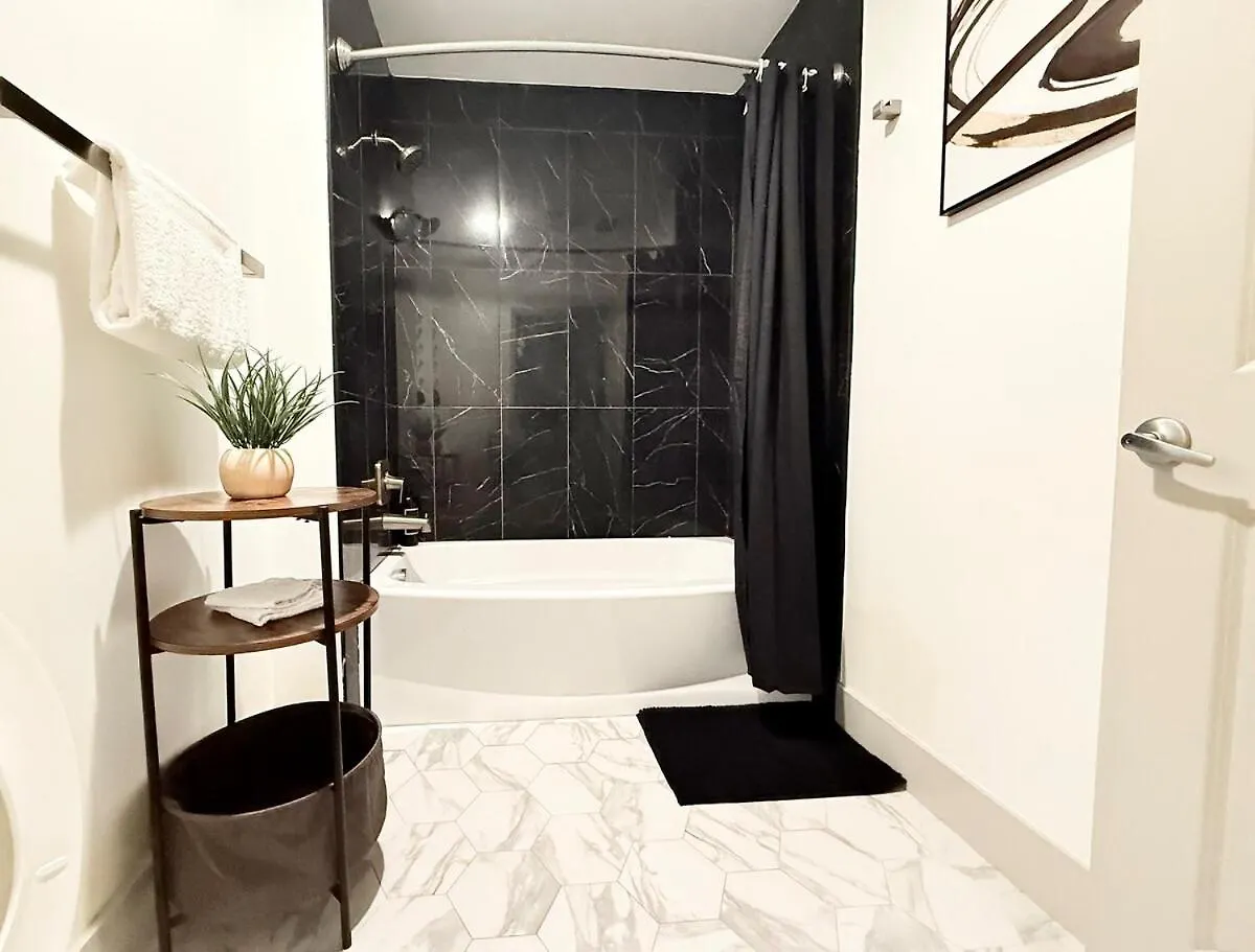 Enjoy Spacious Uptown 4 Br Charlotte Appartement